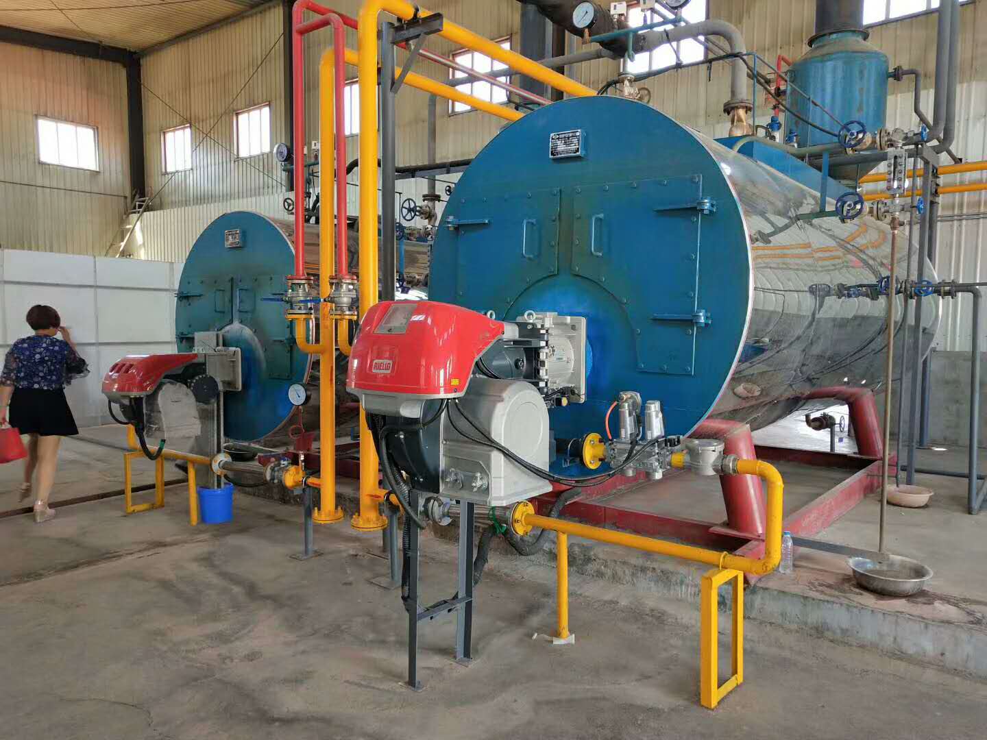 新疆阿克苏客户两吨和四吨的蒸汽锅炉